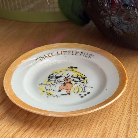 Three Little Pigs Decorative Lusterware Plate, Straw House, Japan Circa 1960s - Picture 5 of 11